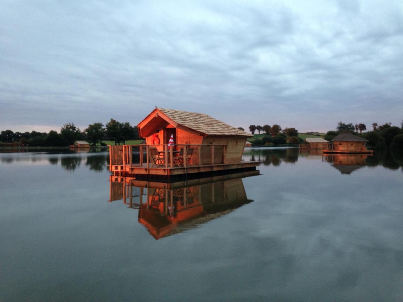 Village Flottant De Pressac Exterior foto